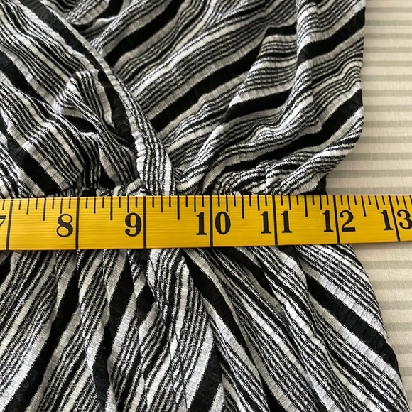 🇺🇸  Lush Sleeveless Black White and Grey Striped Maxi Dress, Size S - Picture 16 of 16